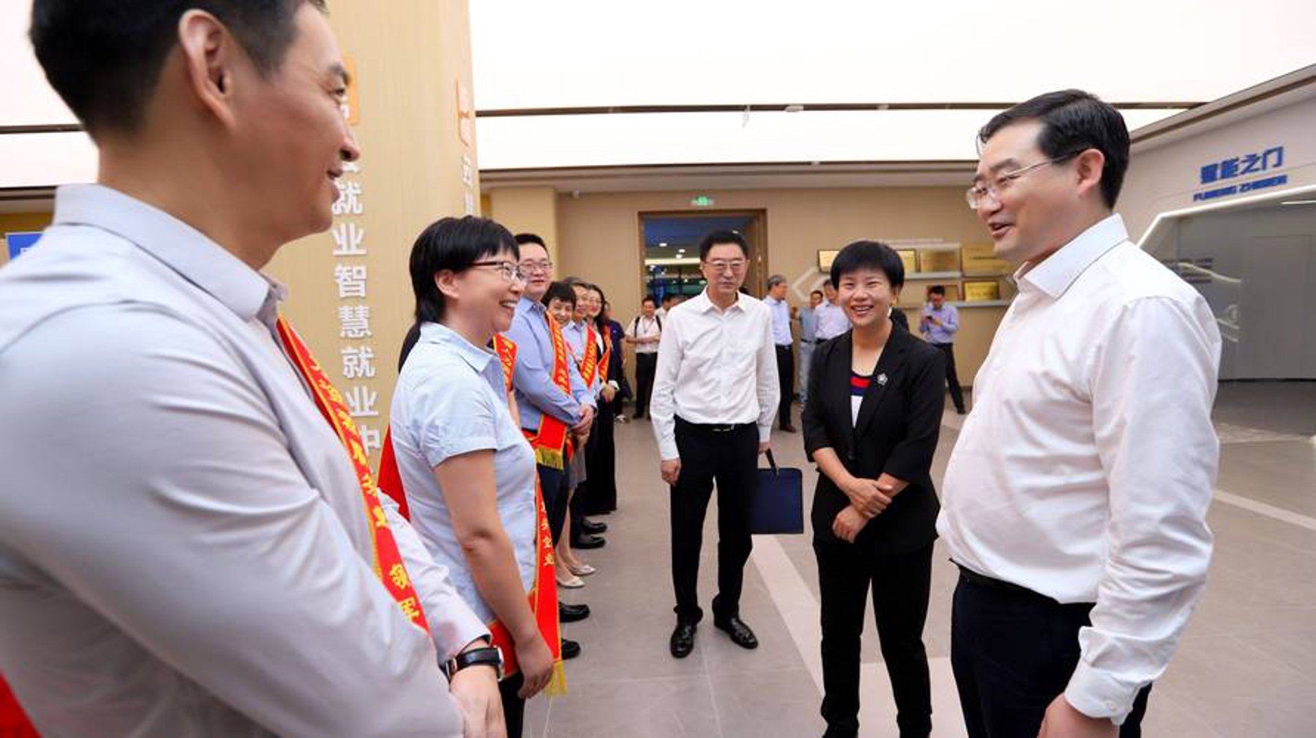 人才市场新动向:597人才网引领求职招聘变革